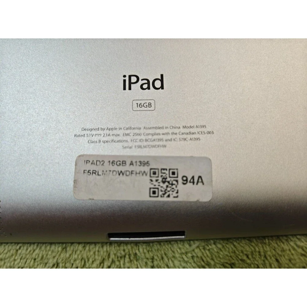 Lot of 2 Apple iPad 2nd Gen A1395 16GB WiFi 9.7